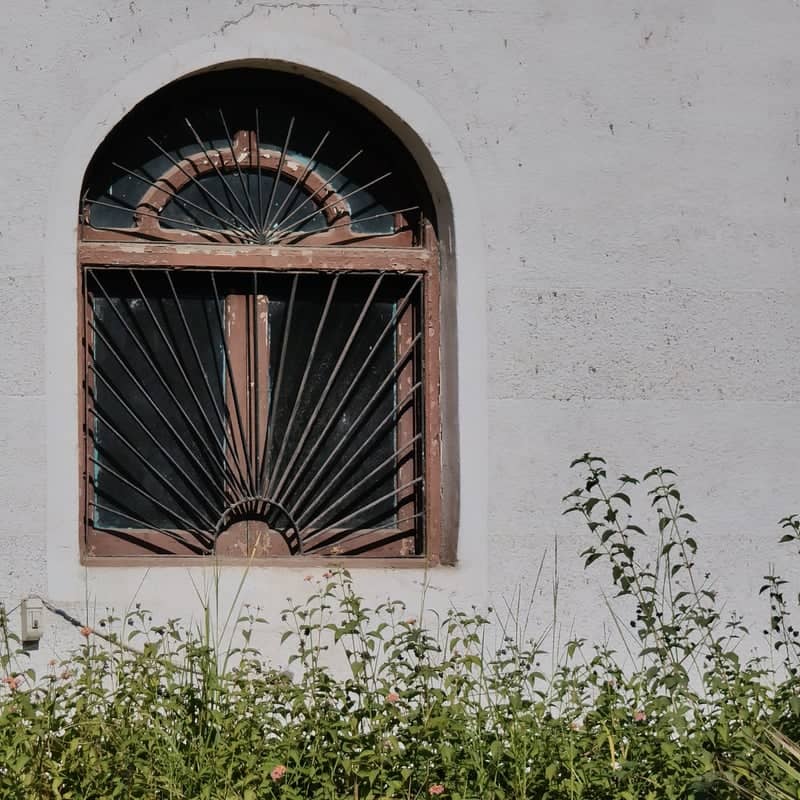 Arched Window with Sunburst Grille - Image 1