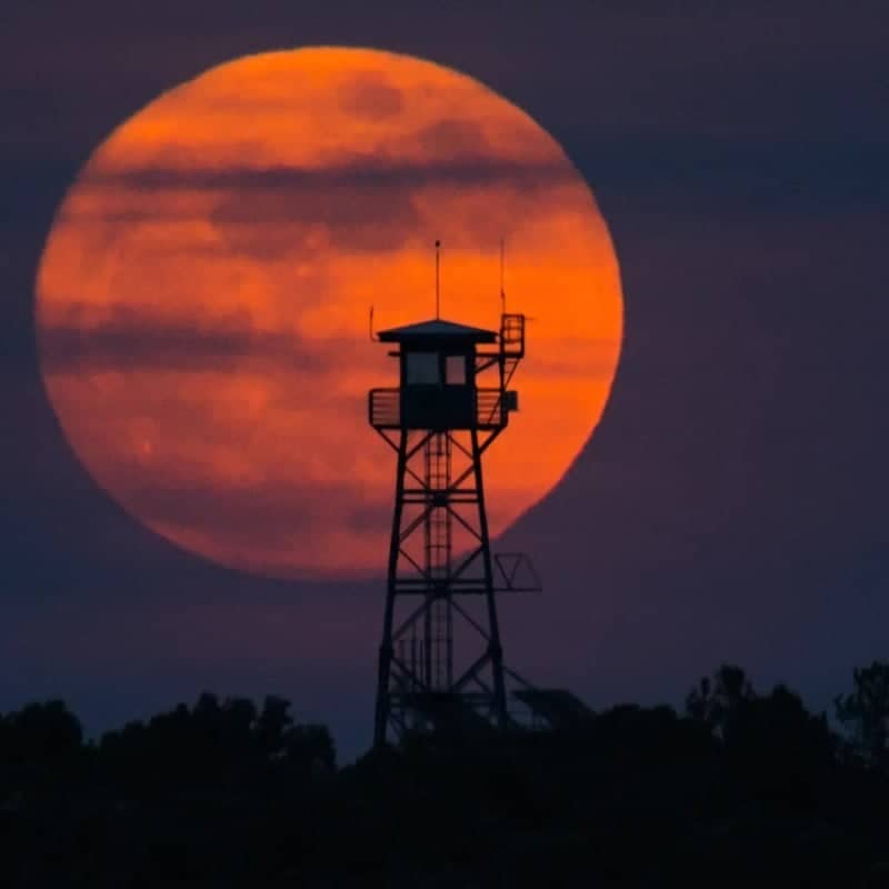 Casa de Campo Watchtower Silhouette - Image 1