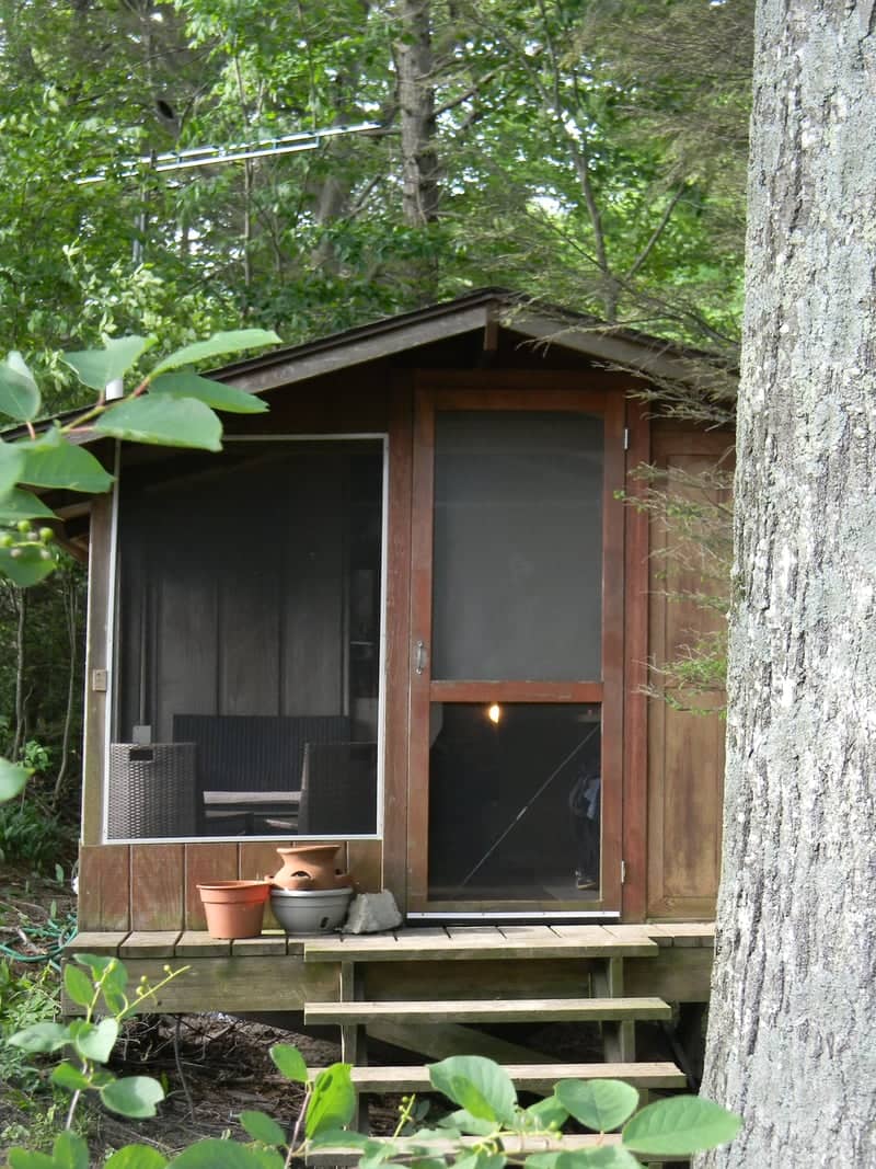 Rustic Woodland Cabin in Montague - Image 1