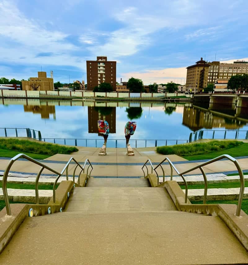 Cedar River Plaza - Image 1