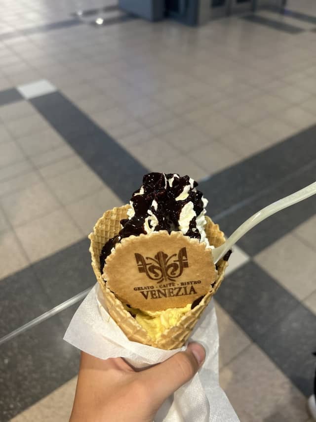Eiscafe Venezia at Hallescher Einkaufspark - Image 1