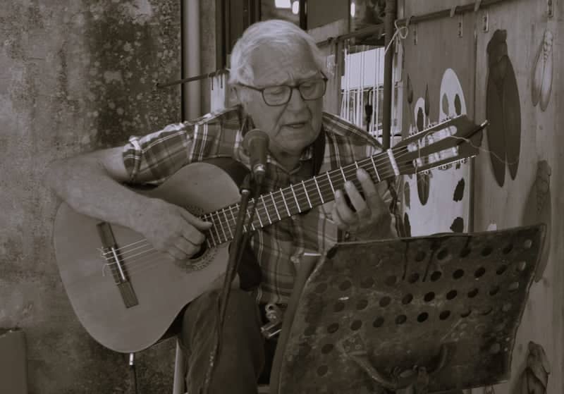 Roussillon Village - Image 1