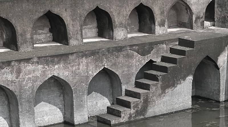 Historical Arched Stepwell, Mandu Road - Image 1