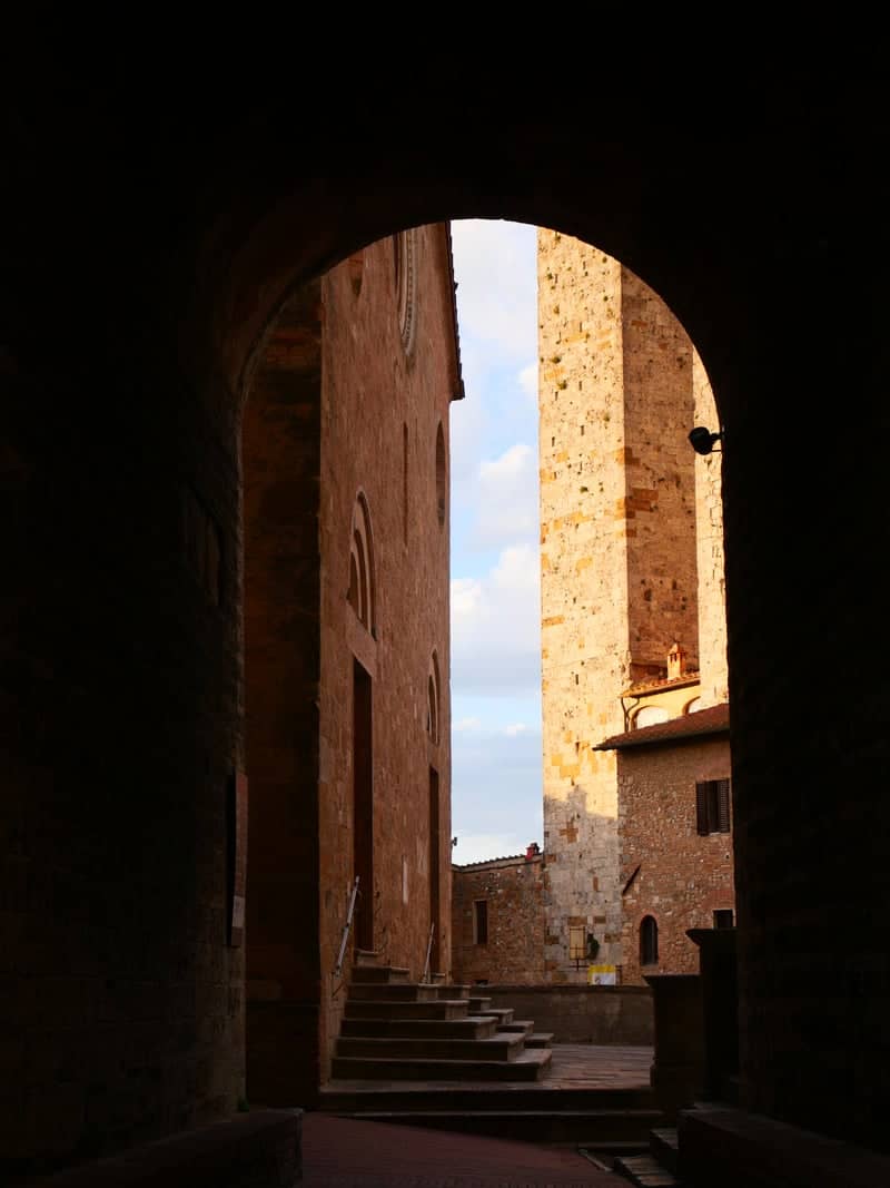 Piazza del Duomo, San Gimignano - Image 1