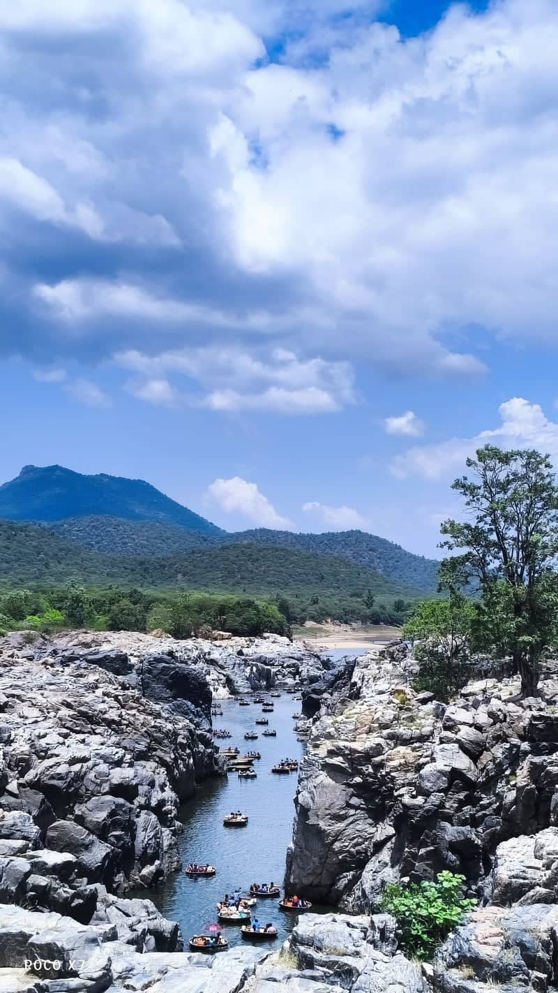 Hogenakkal Falls Gorge - Image 1