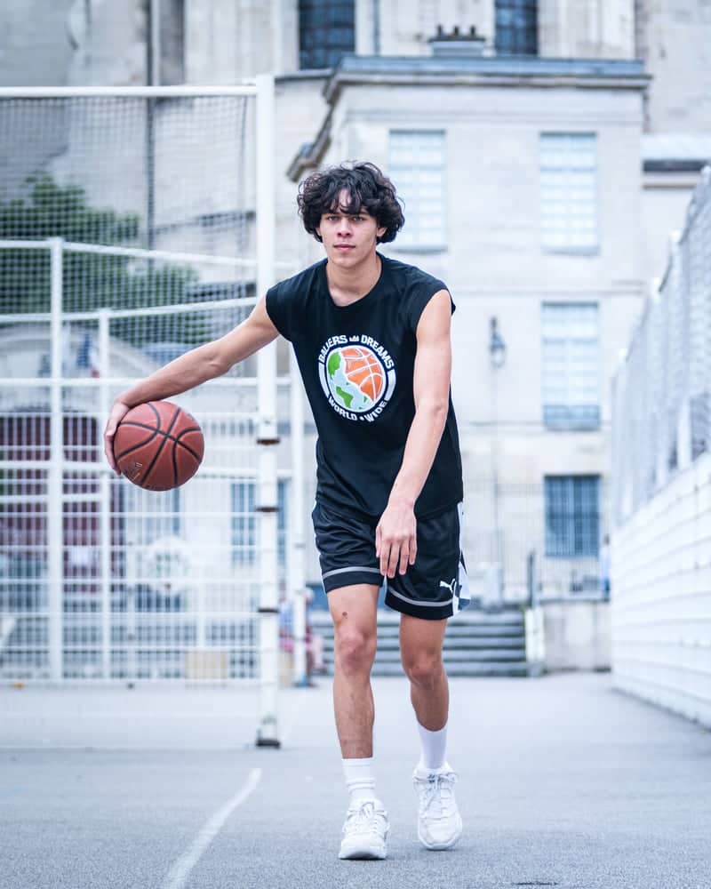 Briis-sous-Forges Basketball Court - Image 1