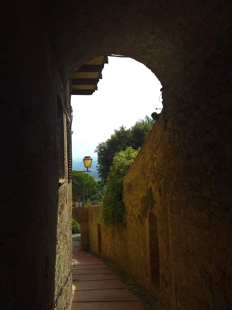 Piazza Duomo Archway, San Gimignano - Image 1