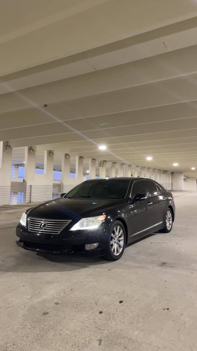 Lakeside Shopping Center Parking Garage - Image 1