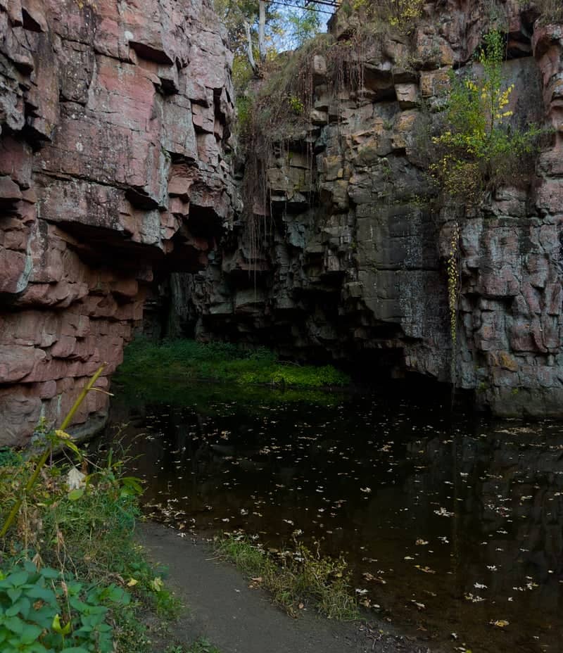 Palisades State Park Quartzite Cliffs - Image 1
