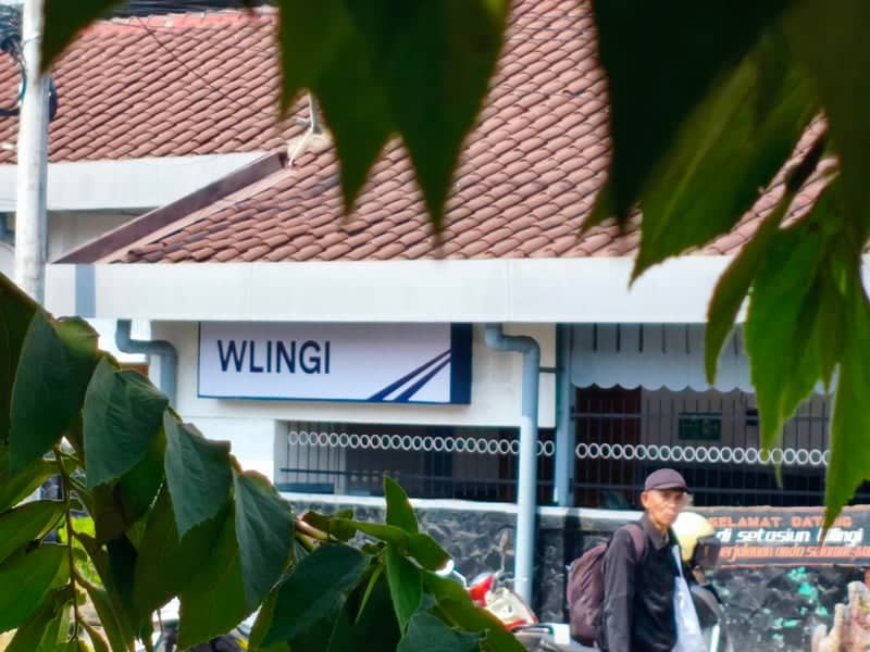 Wlingi Railway Station - Image 1