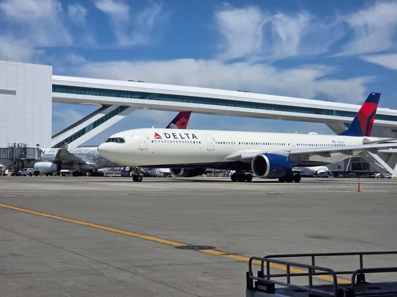 Seattle-Tacoma International Airport (SEA) - Image 1