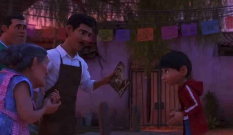 Animated Courtyard Scene - Image 1