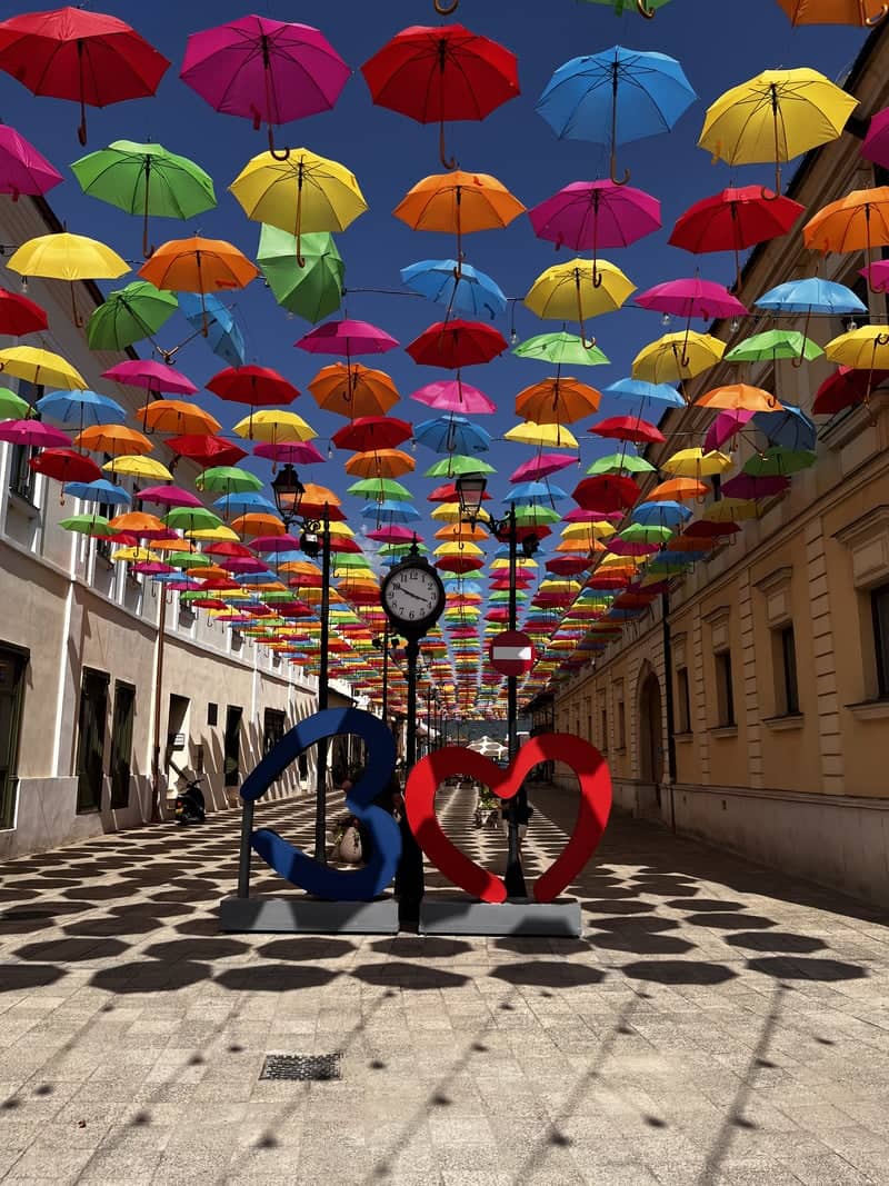 Umbrella Street Baia Mare - Image 1