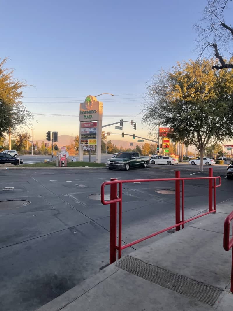 Northridge Plaza Sunset View - Image 1