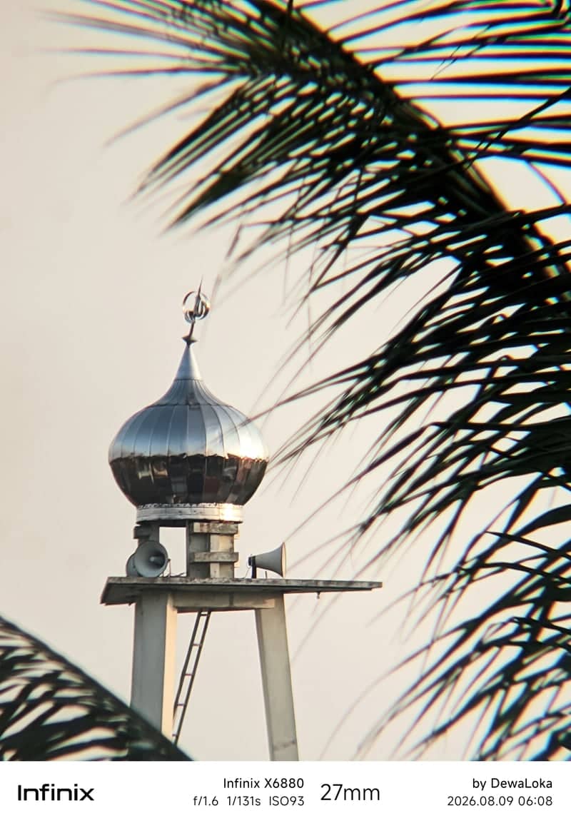 Local Mosque Minaret in Gresik - Image 1