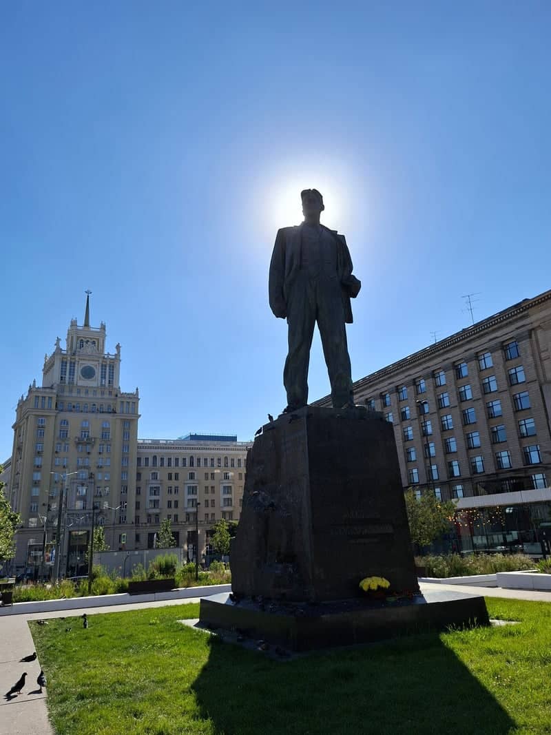 Monument to Maxim Gorky - Image 1