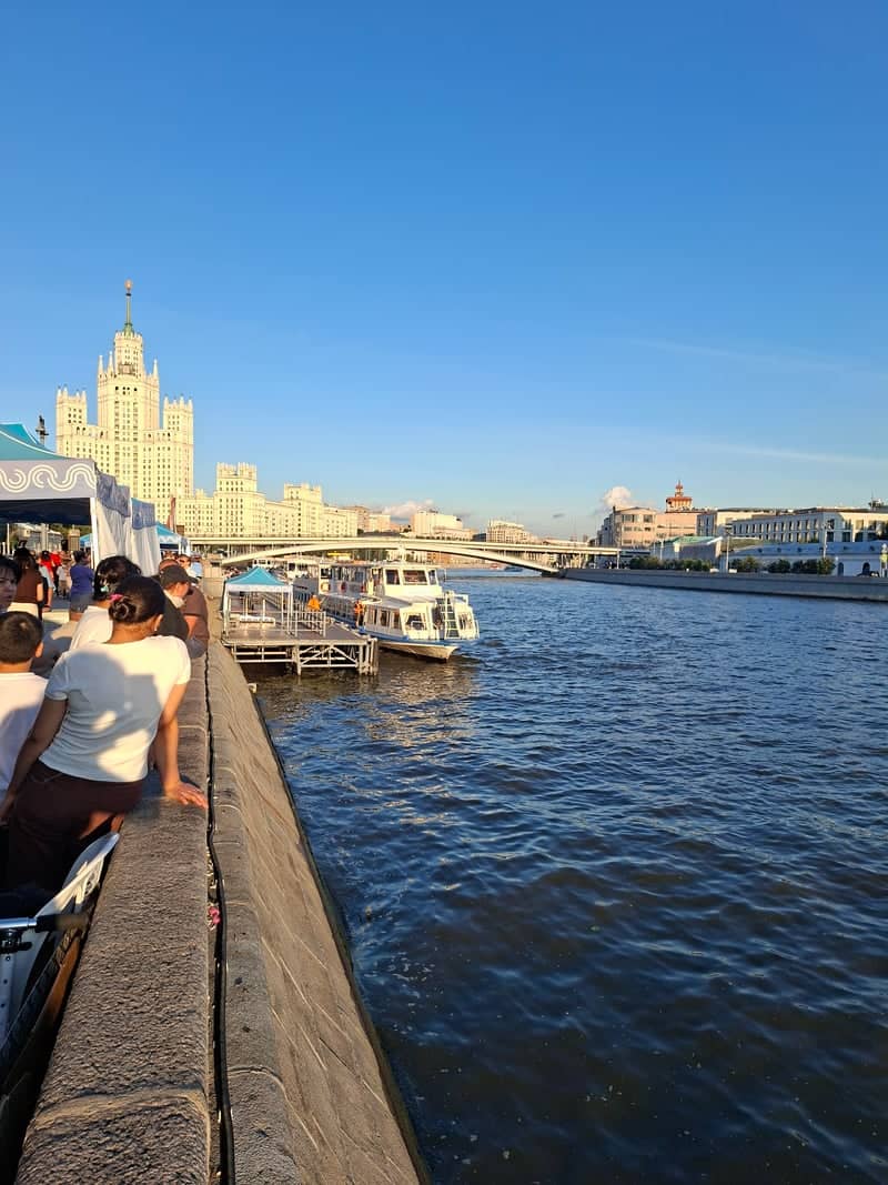 Kremlin Embankment - Image 1