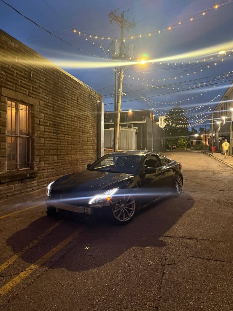 Van Buren Avenue Alleyway - Image 1