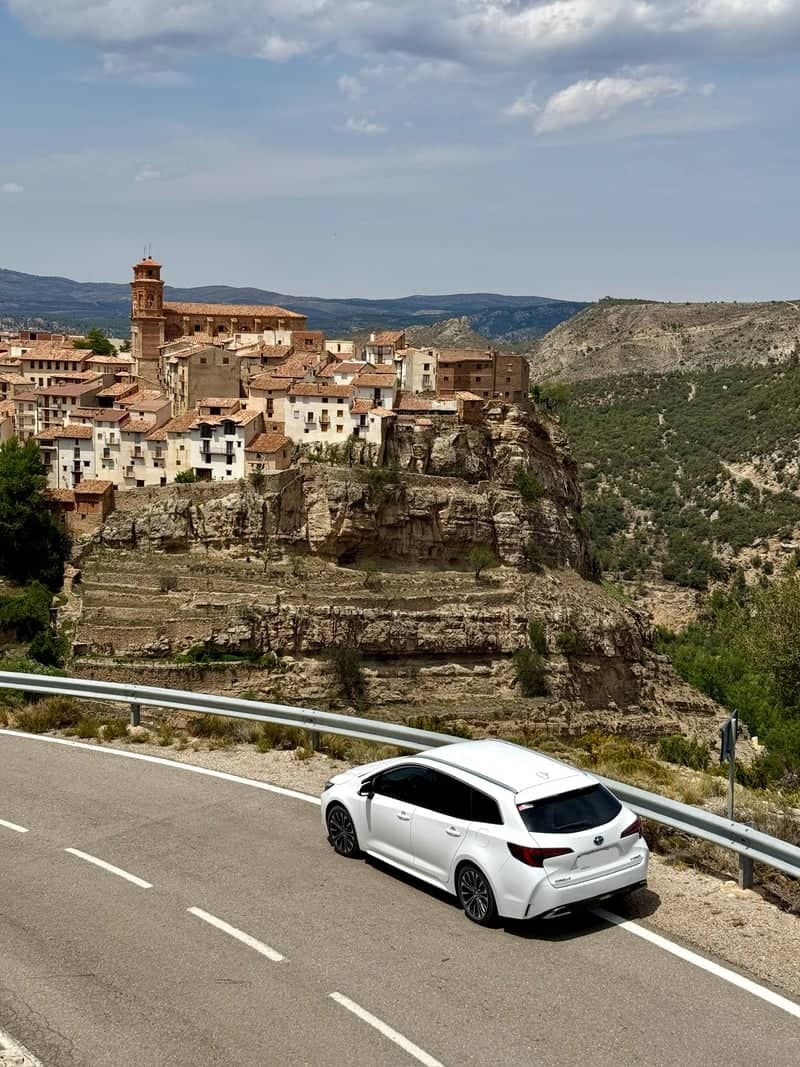 Villarluengo Cliffside Village - Image 1