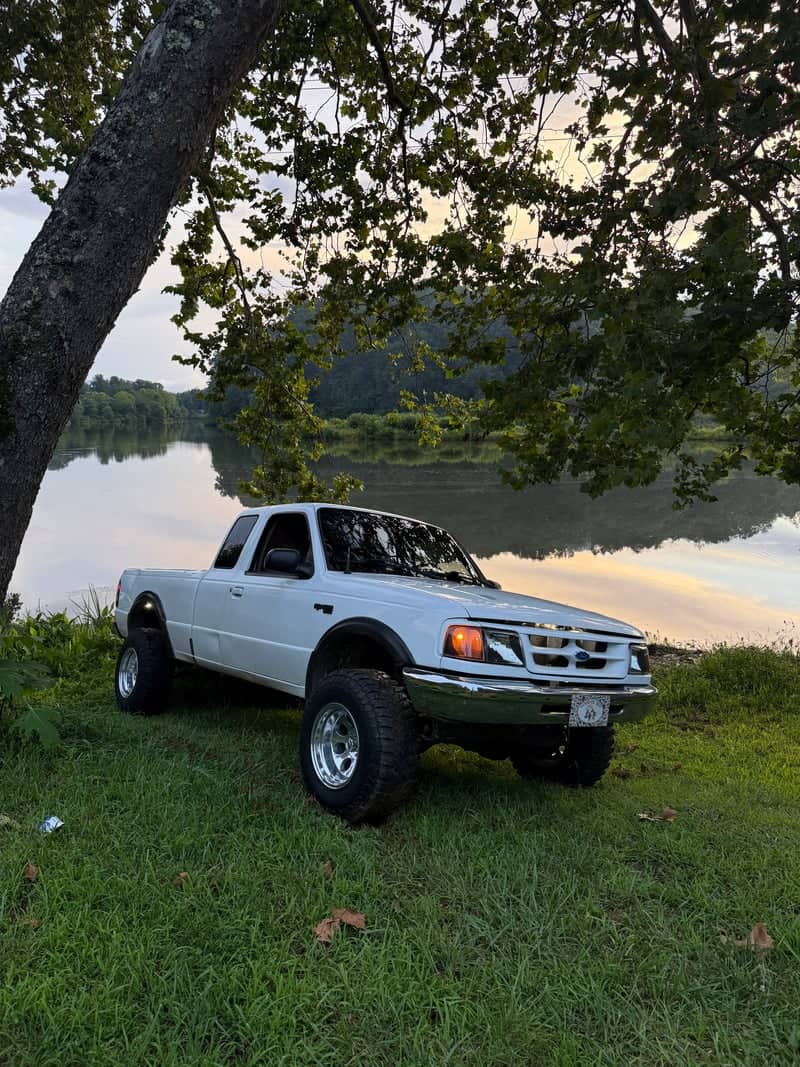 Little Tennessee Riverbank - Image 1