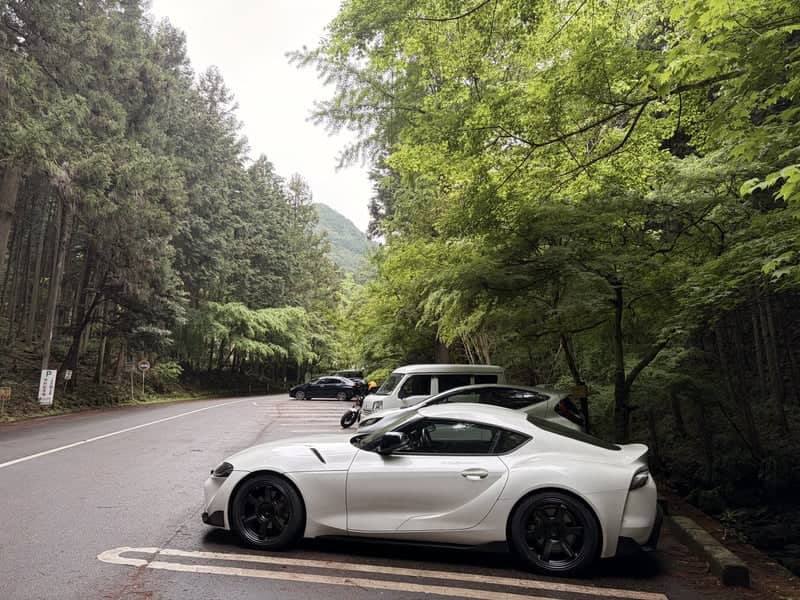 Kuroyama Three Waterfalls Forest Road - Image 1