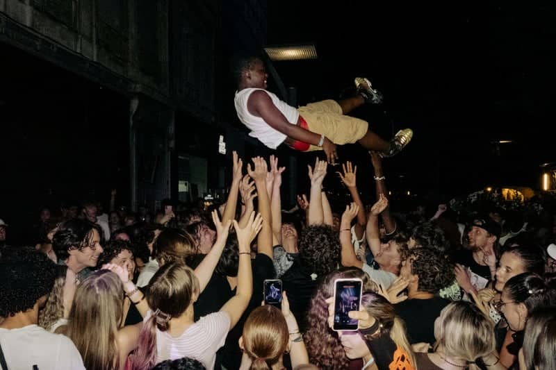 Rue du Dauphiné Nightlife - Image 1