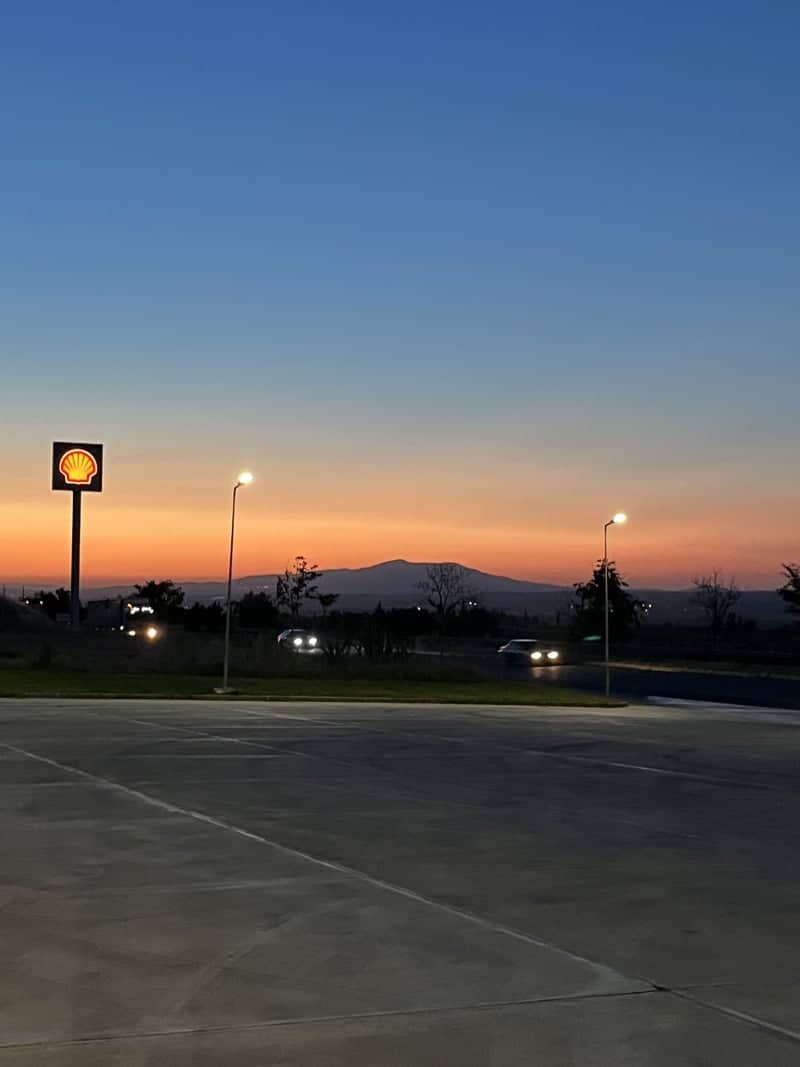 Shell Station Sunset Overlook, Salihli - Image 1