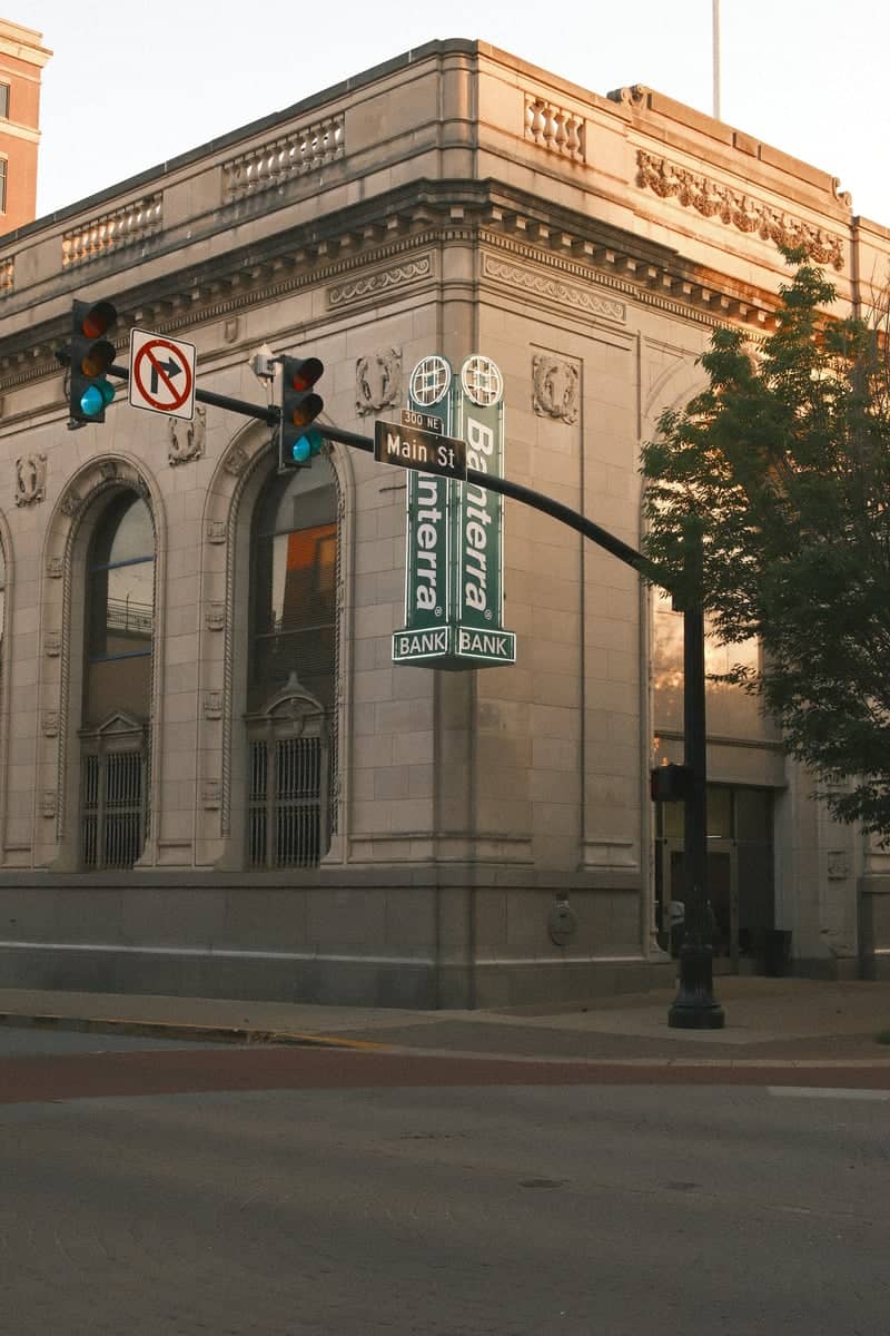 Banterra Bank Building - Image 1
