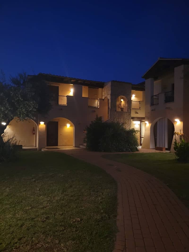 Sardinian Villa Courtyard - Image 1