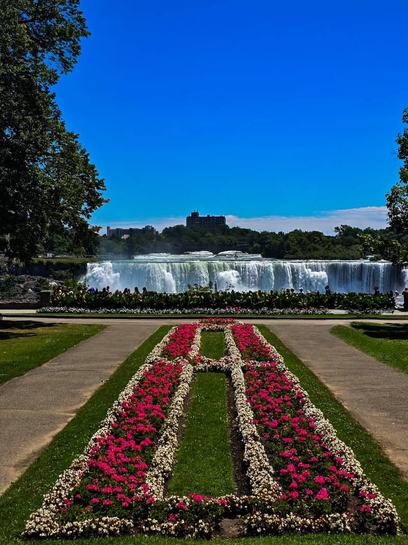 Queen Victoria Park Niagara Falls - Image 1