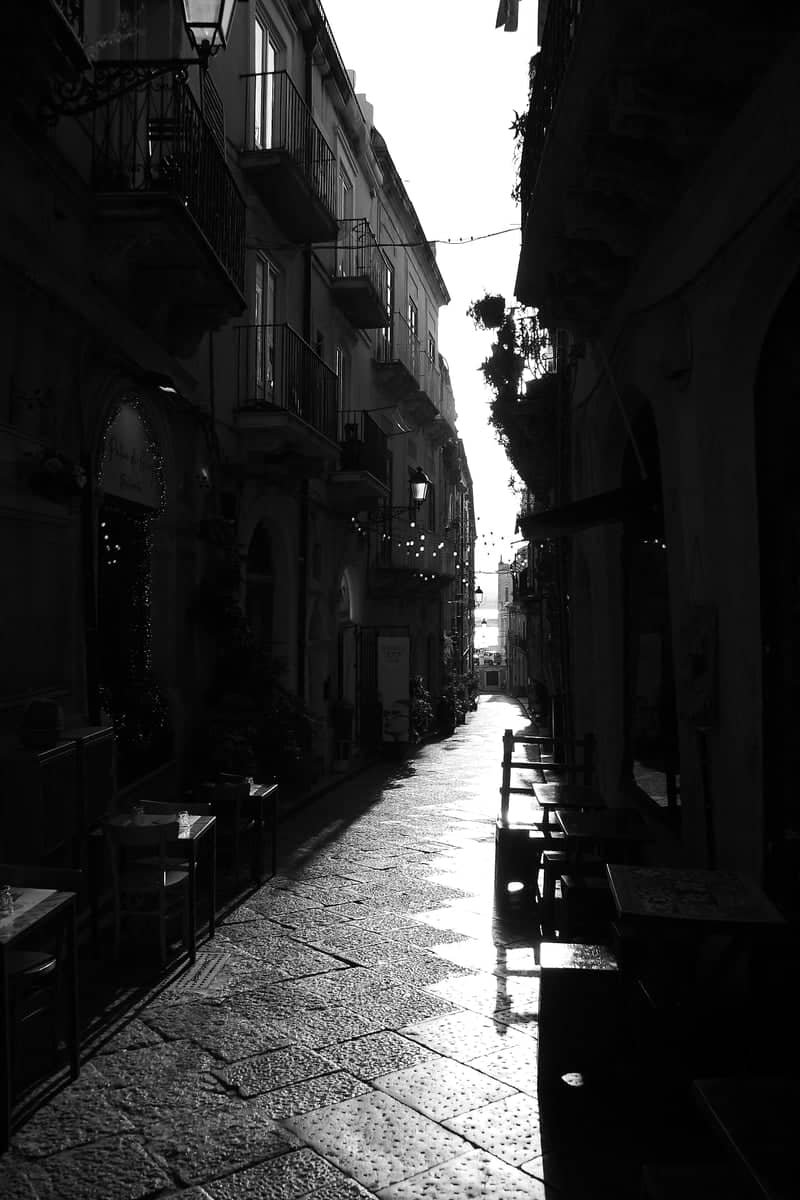 Noto Historic Center Alleyway - Image 1
