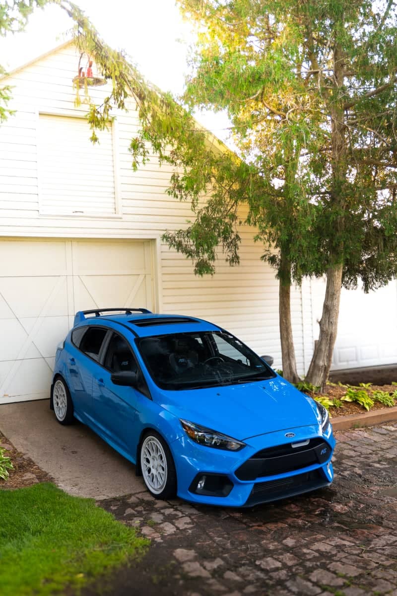 White Garage Automotive Backdrop - Image 1