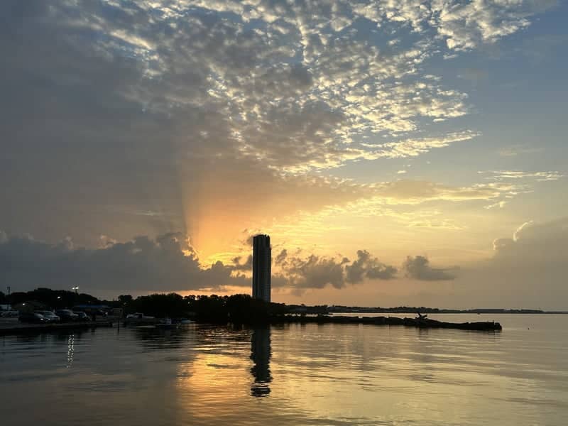 Clear Lake Waterfront - Image 1