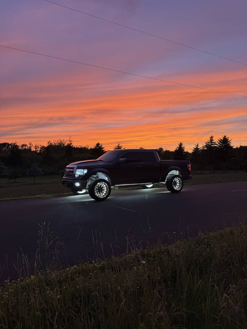 East River Road Sunset Overlook - Image 1